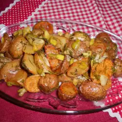 Patatas de guarnición con ajo y eneldo fresco