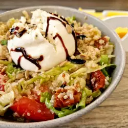 Ensalada de burrata y quinoa