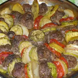 Albóndigas de carne con verduras al horno