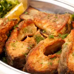 Rodajas de pescado con aceite de oliva