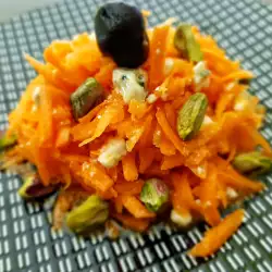 Ensalada de zanahoria con pistachos y queso