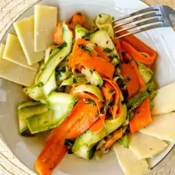 Ensalada de verduras con calabacín