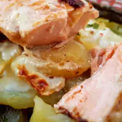 Salmón con queso de cabra y canapé de patatas