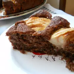 Pastel de chocolate con manzanas hundidas