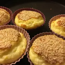 Muffins salados con huevos y queso