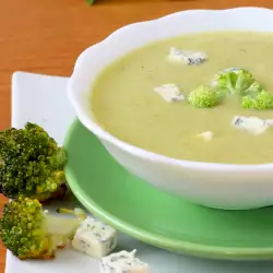 Sopa de brócoli con caldo de verduras