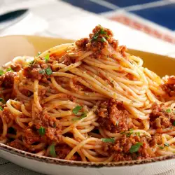 Espaguetis con carne picada y aceite de oliva