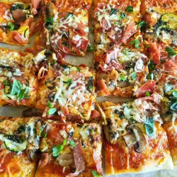 Pizza ligera con espinacas, champiñones y calabacín