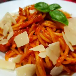 Espaguetis con Salsa de Tomate y parmesano