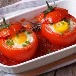 Tomates rellenos con huevos