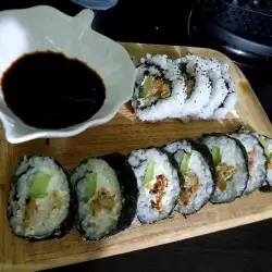 Sushi con pollo