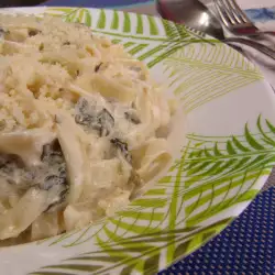 Tagliatelle con queso azul y espinacas