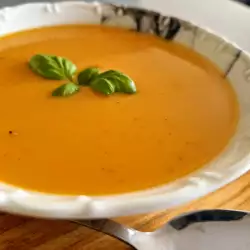 Sopa de verduras con albahaca
