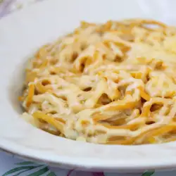 Pasta con queso y aceite de oliva