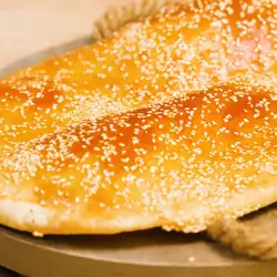 Pan turco con sésamo