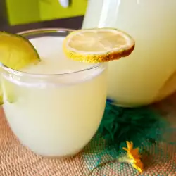 Limonada casera saludable