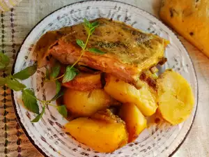 Costillas de cordero a las finas hierbas con patatas