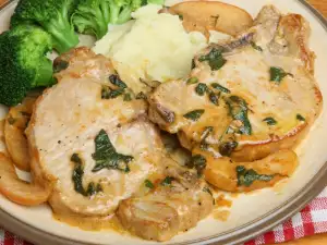 Filetes de cerdo al horno con queso fundido y champiñones