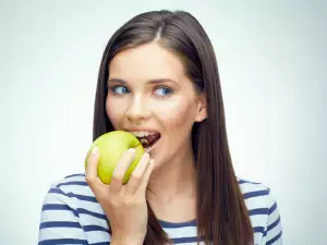 ¿Qué contienen las manzanas?