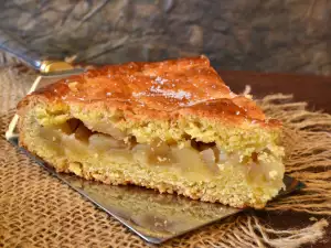 Tarta de manzana con un rico relleno