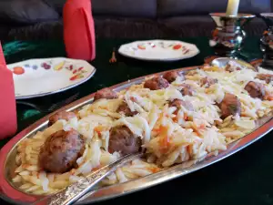 Pasta griega Arpa con albóndigas