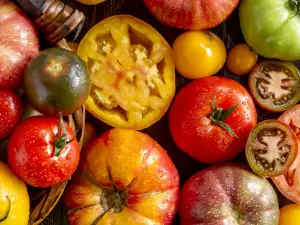 ¿Qué contiene el tomate?