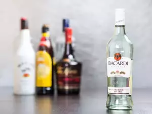 ¿Cuál es la diferencia entre el ron blanco y el negro?