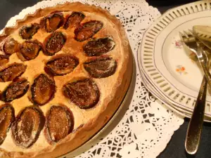 Tarta de almendras y ciruelas