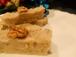 Turrón de almendra con nata y nueces