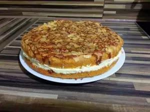 Tarta de almendras con crema