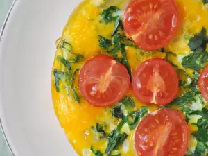 Tortilla de espinacas, tomate y queso feta