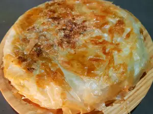 Pastel de masa filo con arroz y chucrut