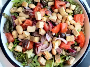 Ensalada de alubias blancas y tofu