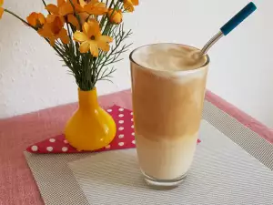 Frappé blanco con azúcar moreno