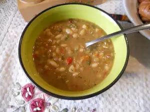 Sopa de alubias en la olla a presión