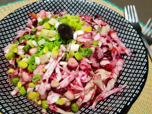 Ensalada de alubias blancas, remolacha y repollo