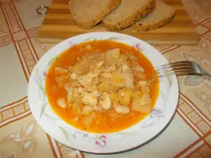 Alubias blancas con repollo fermentado