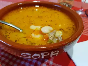 Sopa de pato con alubias