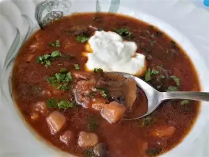 Borsch de verduras con caldo de champiñones