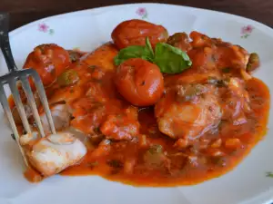 Bacalao con tomate y alcaparras