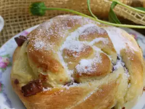 Brioche con relleno de crema y trocitos de chocolate