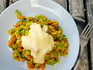 Ensalada vitamínica con brócoli y mayonesa de jengibre