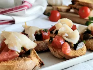 Bruschettas con tomate y pescado