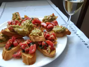 Bruschettas de tomate con albahaca