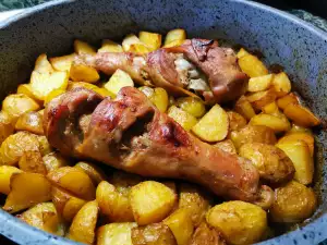 Muslos de pavo con patatas y cerveza