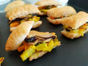 Bocaditos de hojaldre con mejillones y verduras