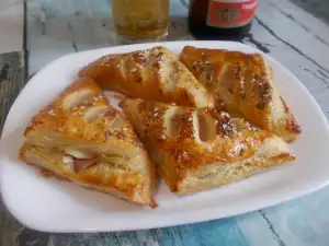 Hojaldres con bacon y queso