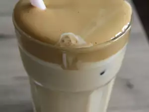 Frappé blanco con azúcar de coco