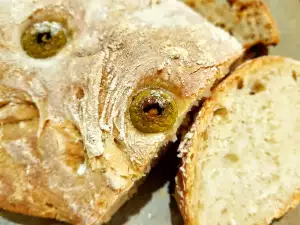 Ciabatta con aceitunas y tomates secos