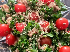 Ensalada de atún y tomates cherry